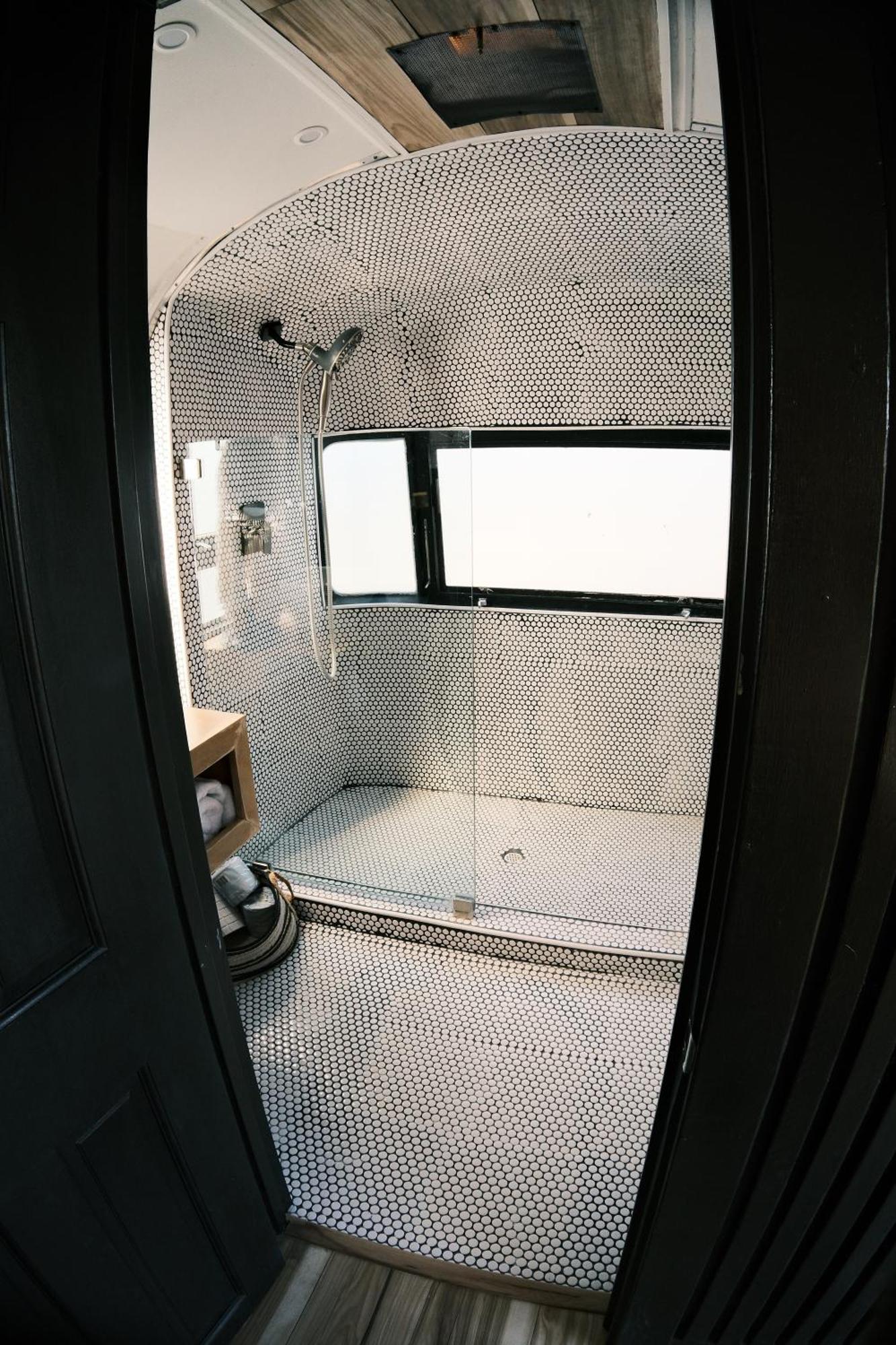 Silver Bullet Airstream, El Mistico Glamping Ranch Nogal Exterior foto